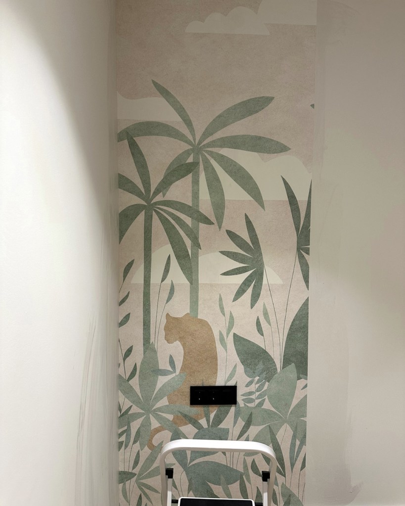 Montaje primeras tiras del Mural Infantil Paradise des tigres Isidore Leroy