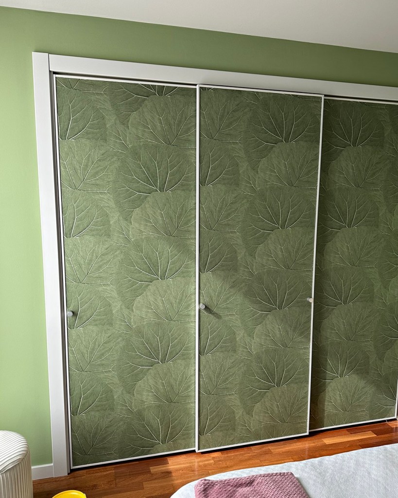 Instalador de papel pintado en muebles y armarios en Barcelona