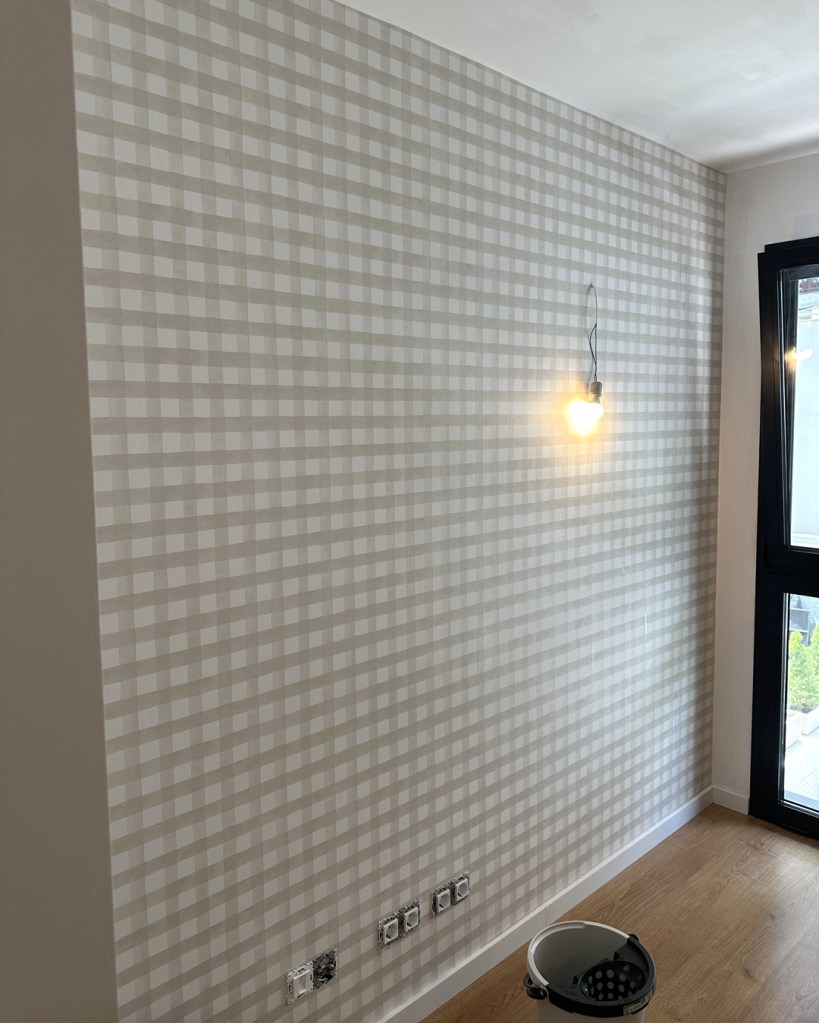 papel pintado infantil cuadros vichy beige 13290 de papelpintadoonline.com