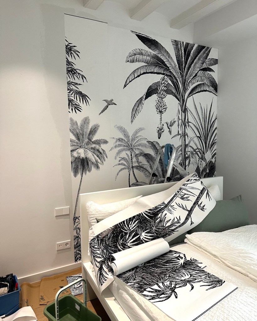 Instalado el mural de papel pintado Paradise de Maison du Monde