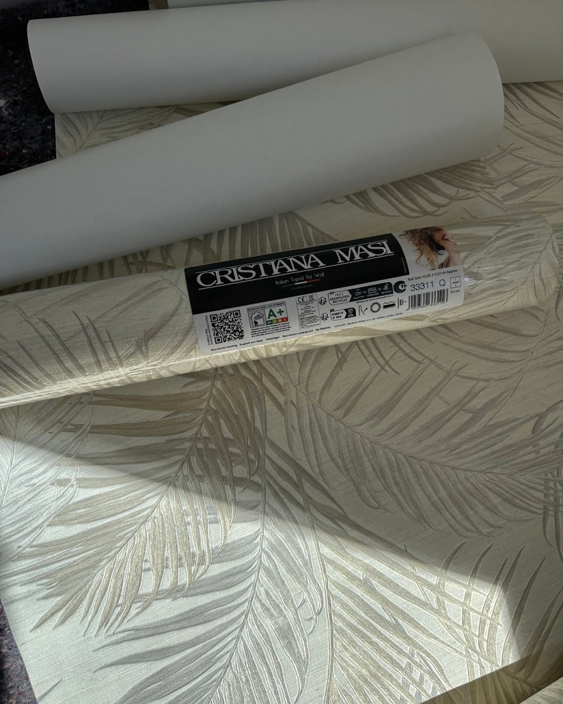 Papel Pintado Hojas de Palmera efecto textil bordado, gris y dorado